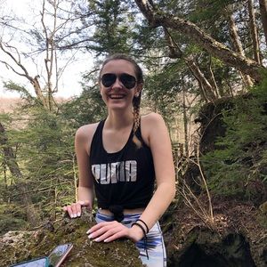 Meet your Posher, Stephanie